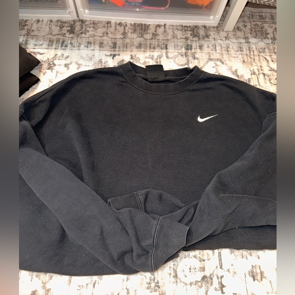 Cropped Nike hoodie